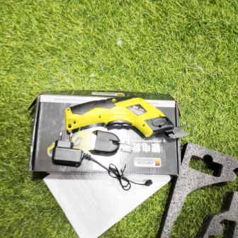 Sewing Machine for Wig and Dress Making in Lagos