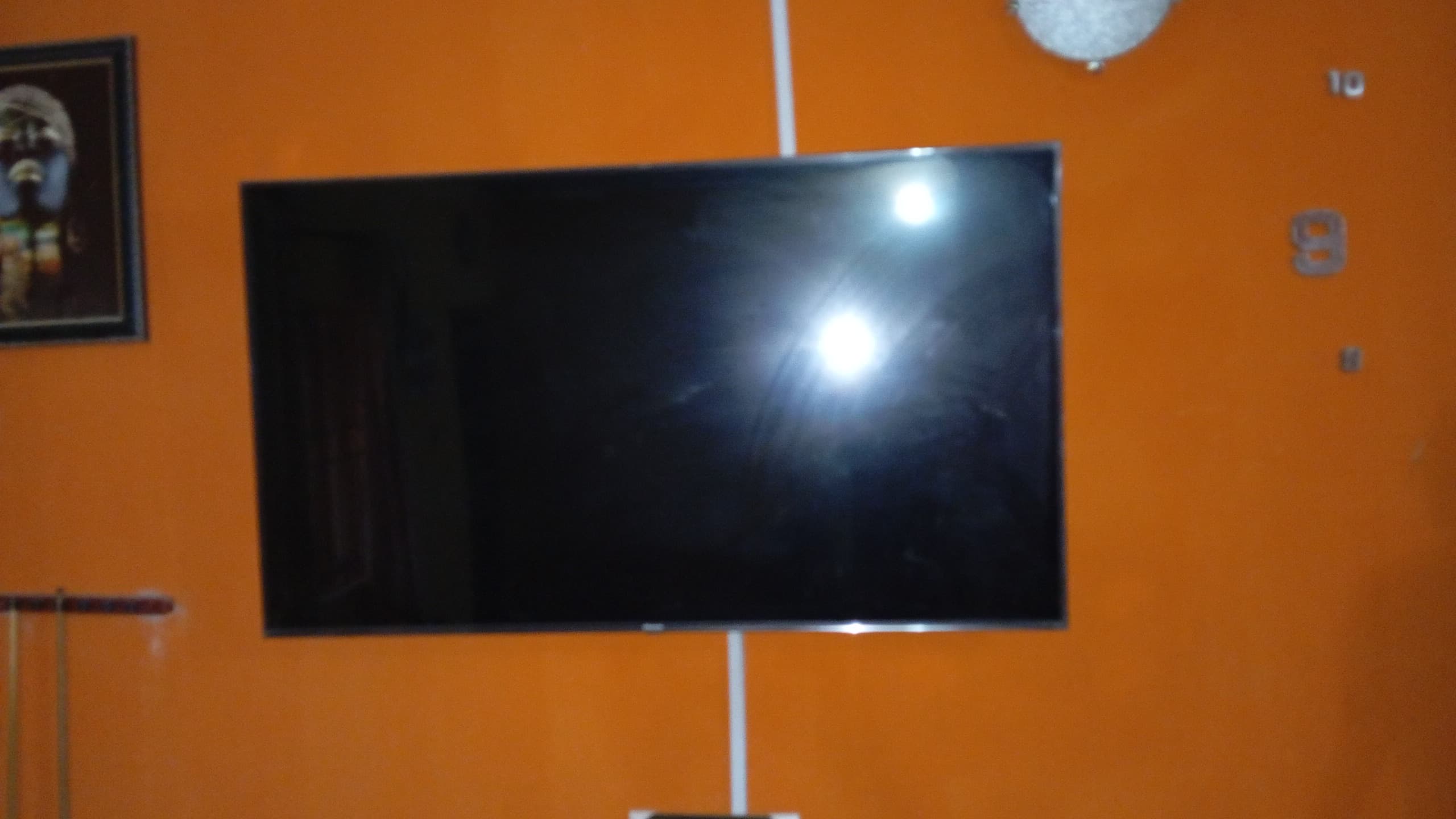 Neatly Used Hisense 65 inches Smart Tv